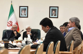 دولت تا حد امکان قیمت کالاها را مهار میکند